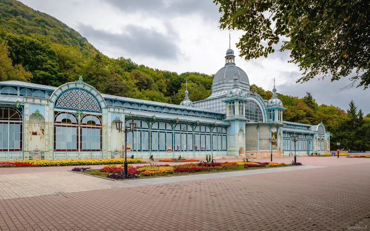 Железноводск сочи. Курортный парк Железноводск. Пушкинская галерея Железноводск. Курортный парк Железноводска Пушкинская галерея. Курортный парк Пятигорска.