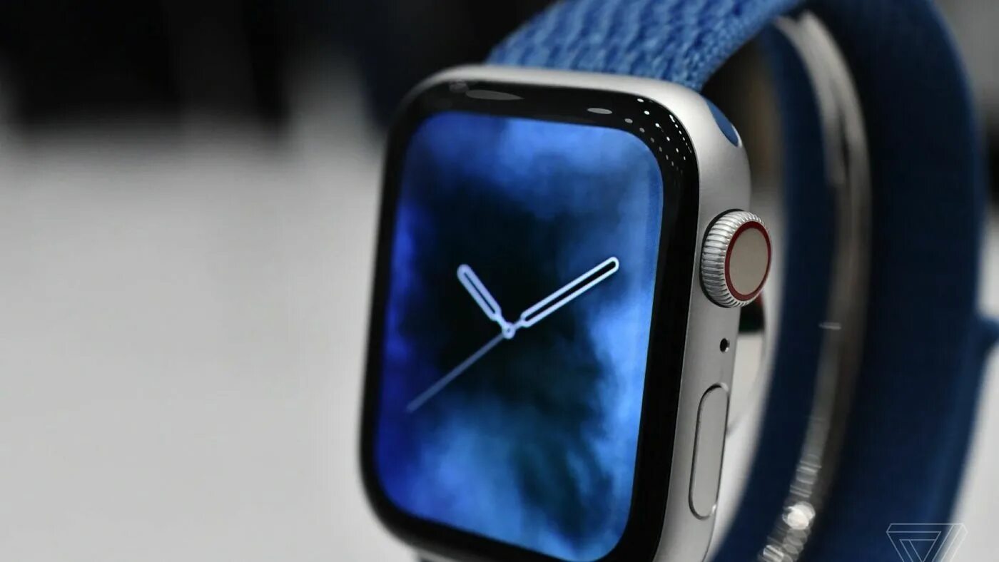 Что делают часы apple. Apple IWATCH 4. Часы Эппл вотч 4. Apple watch s4. Часы эпл вотч 8.
