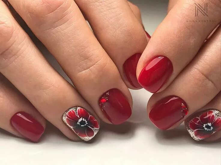 Red nails Elegant nails, Red nails, Short acrylic nails