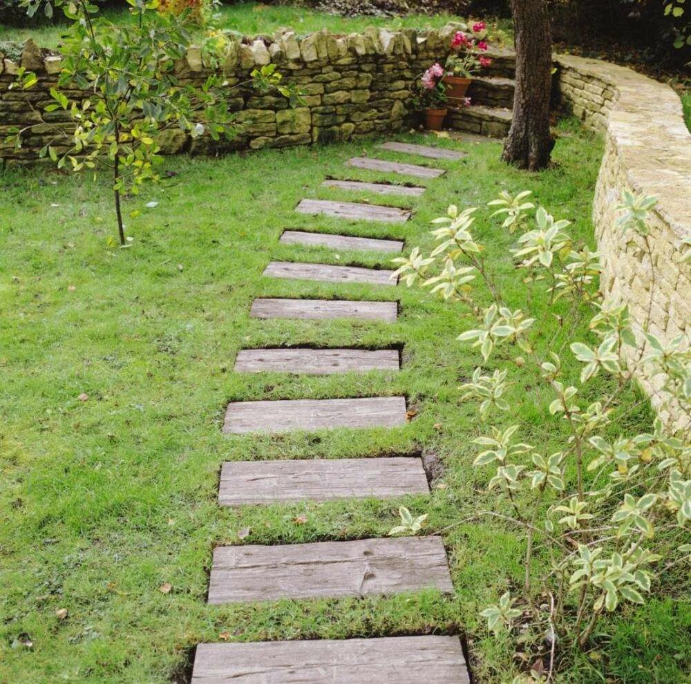 Дорожка в сад. Дорожка в сад. Деревянные дорожки в саду. Садовые дорожки. Деревянные дорожки на даче.