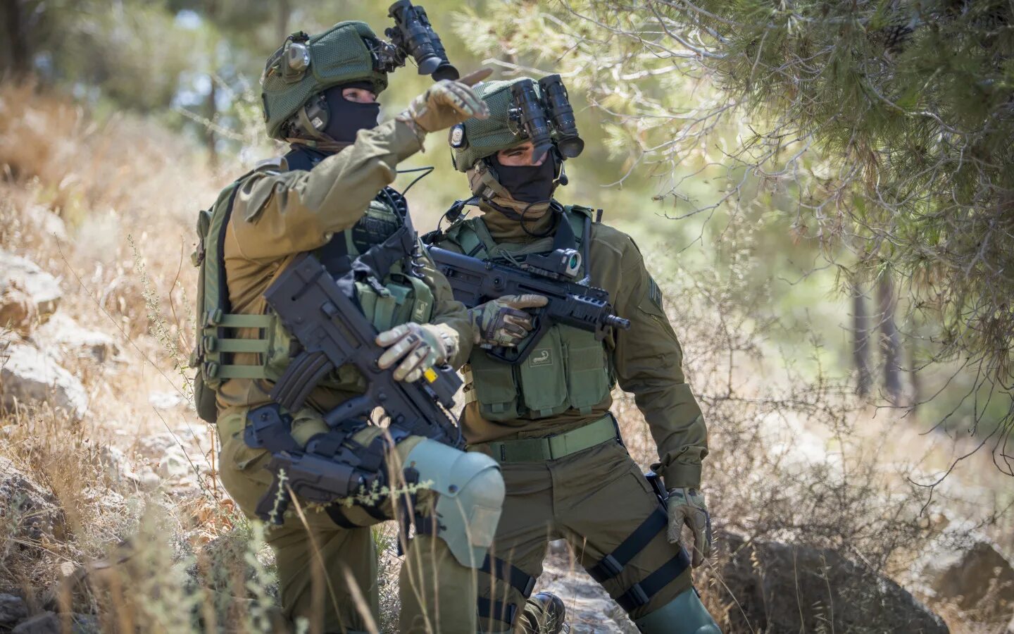 Современная экипировка солдата. Экипировка современного солдата. Экипировка спецназа будущего. Титан экипировка польша. Российский бронекостюм ратник 3.