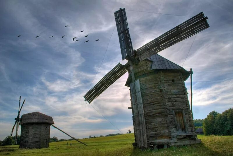 Ветреный ветряной ветряный. Ладощина деревня мельница. Сернурский район ветряная мельница. Ветряная мельница Великий Новгород. Село Константиново мельница.
