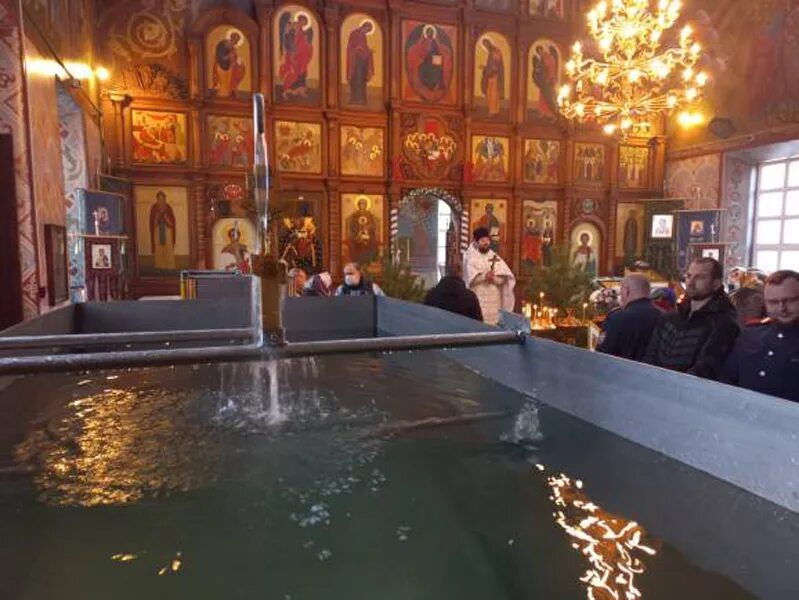 О крещении. Днесь вод освящается естество. Дивеево на крещение 2022. Памятка о крещенской воде. Днесь вод освящается естество.