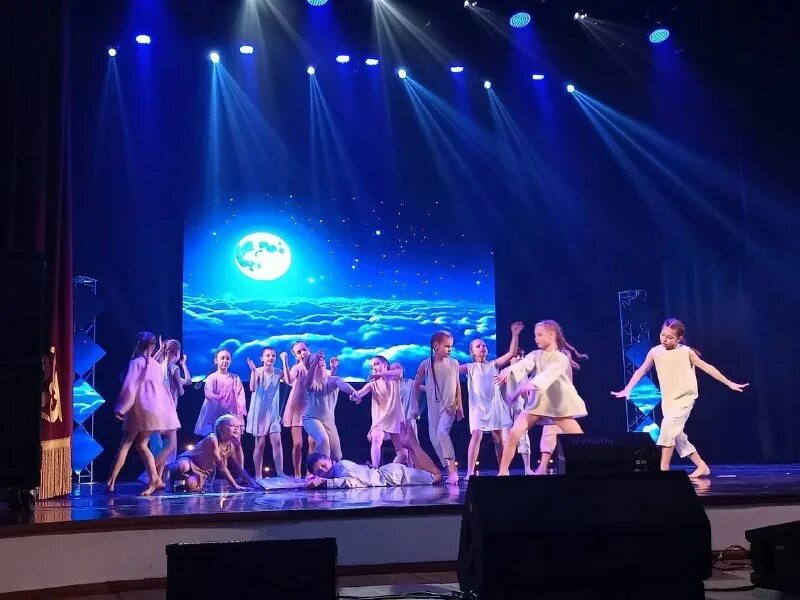 дк алюминщик концерты. дк алюминщиков новокузнецк афиша. дворец культуры алюминщик новокузнецк. афиша концерта. дк алюминщик концерты.