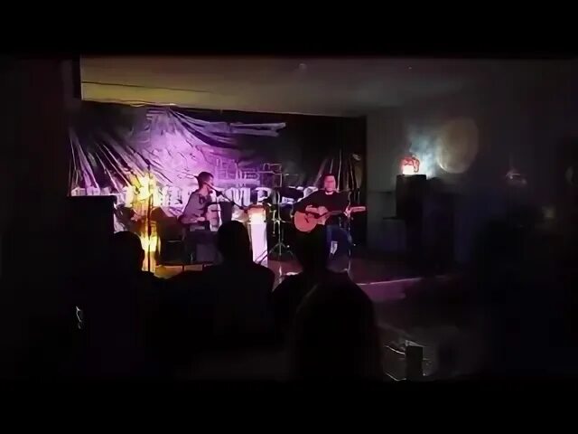 Песня сашка. Дворовые песни под гитару наташка. Ученик с гитарой. Сашка поет. Песня сашка.