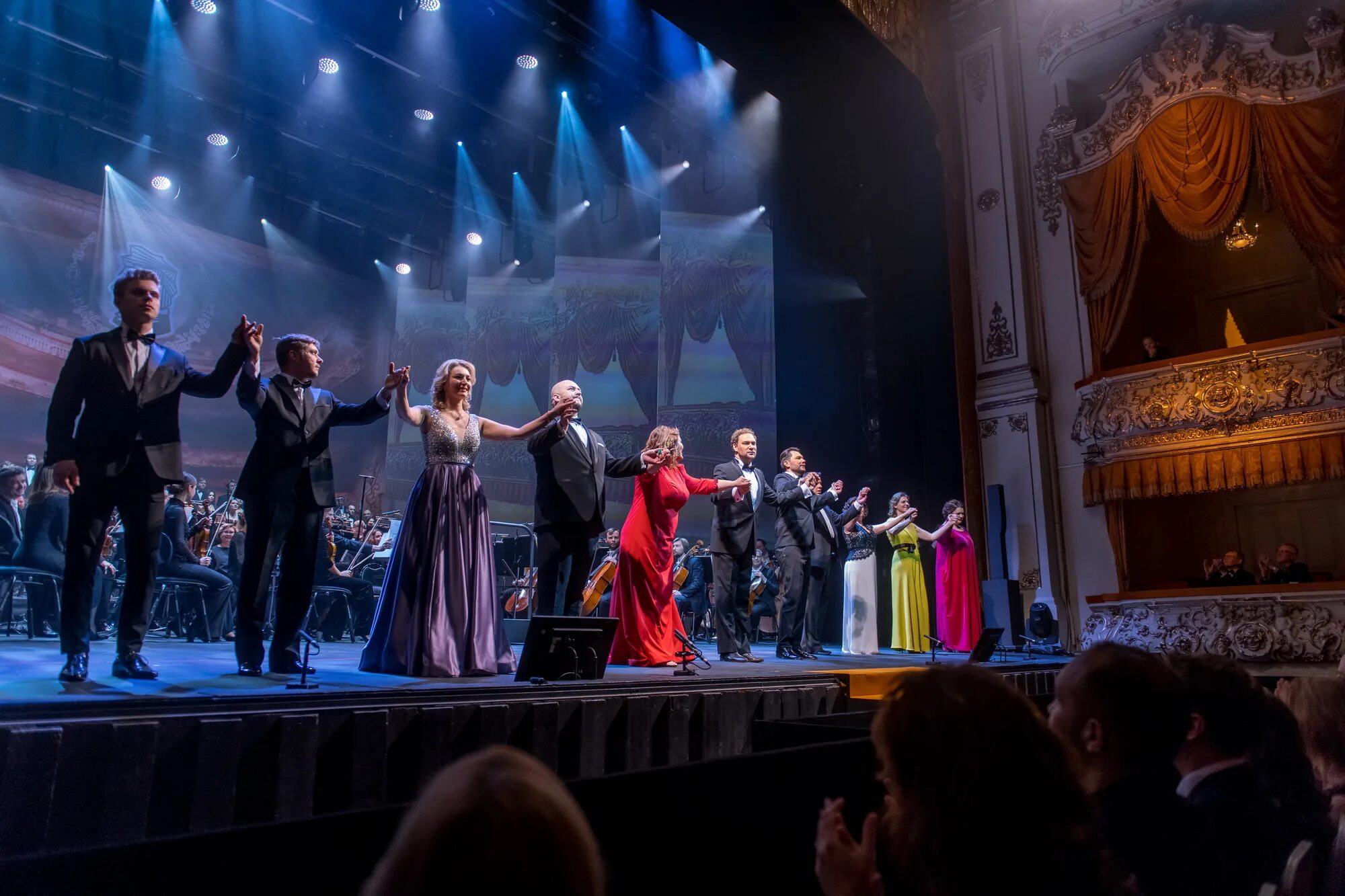 Владислав чернушенко дирижер капелла. Вероника джиоева на сцене. Оперная певица примадонна. Оперные премии. Елена стихина мариинский.