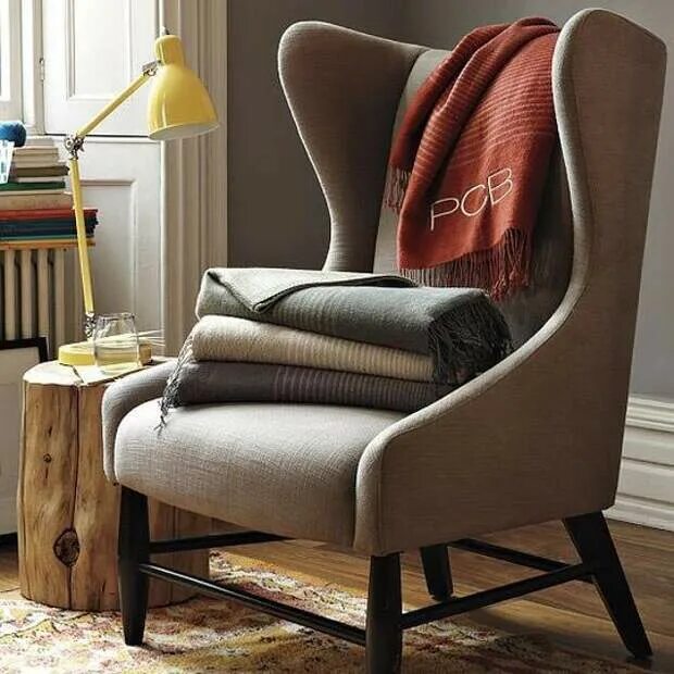 Whom chair. Кресло для чтения. Кресло в гостиную. Уютное кресло для чтения. Мягкое уютное кресло.