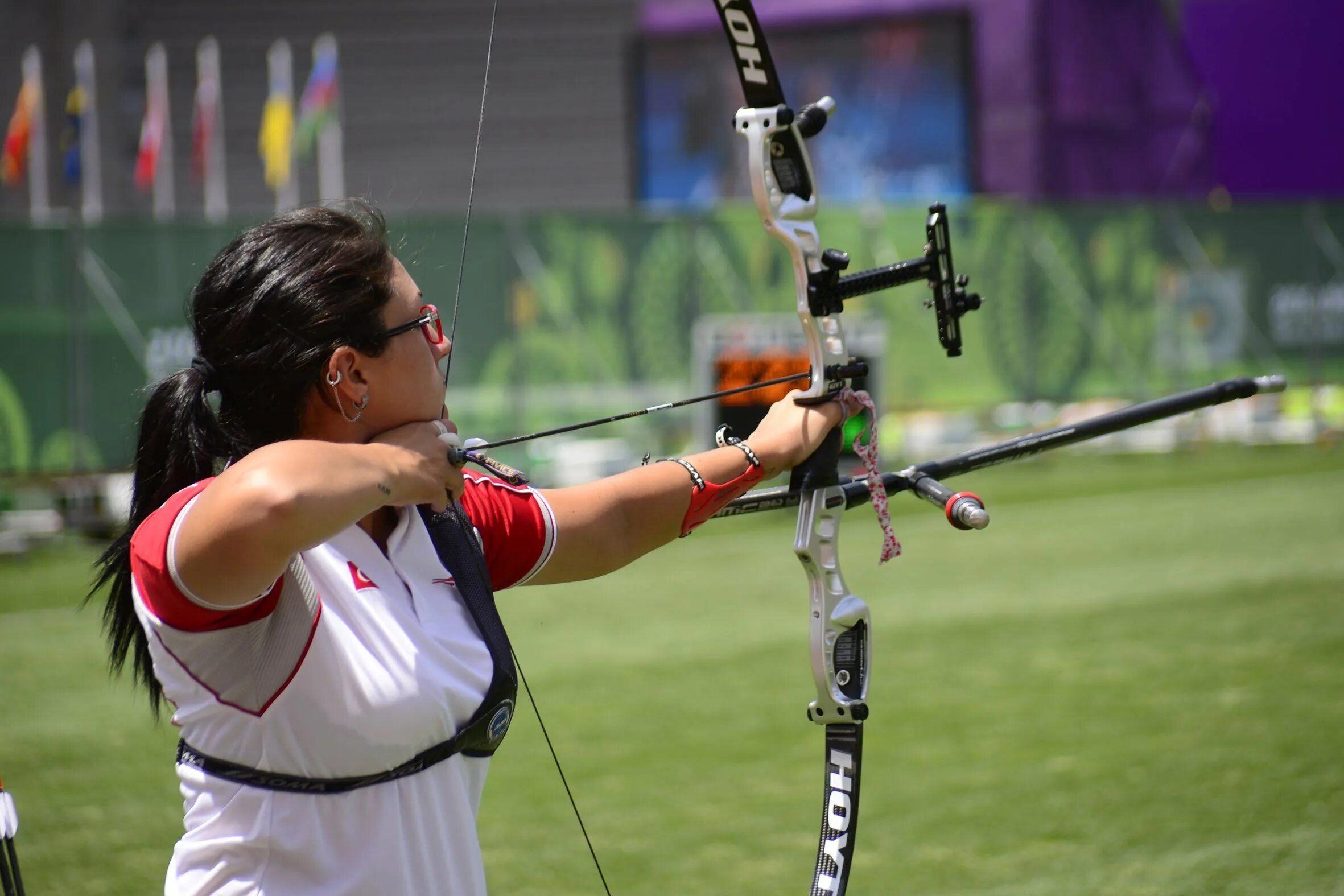 Лучник спортсмен. Спортивный лук. Archery. Archery. Профессиональный лучник.