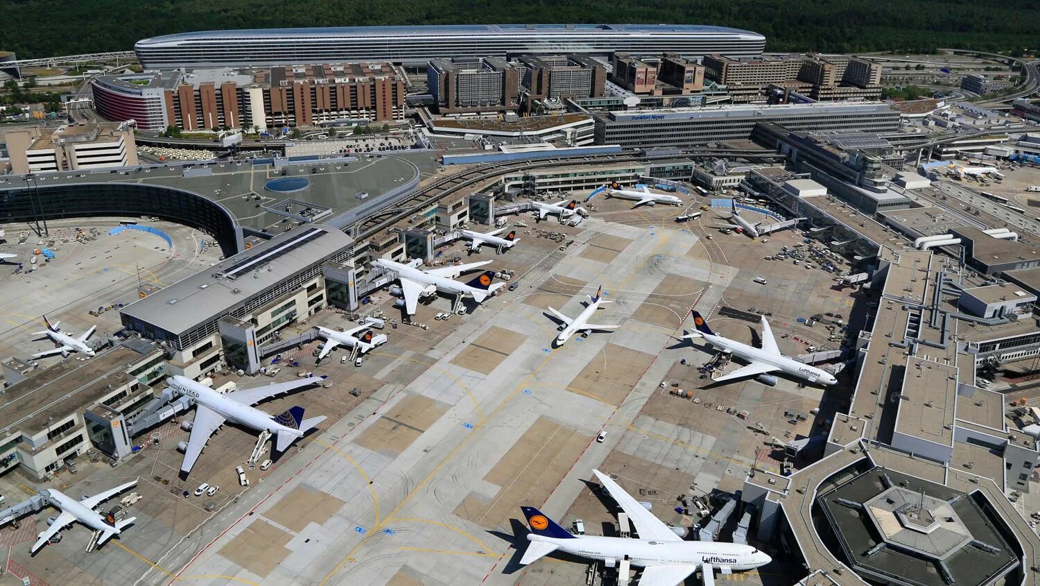 Международный аэропорт мюнхена, германия. Der flughafen. Аэропорт в ницце люфтганза. Международный аэропорт мюнхена. Der flughafen.