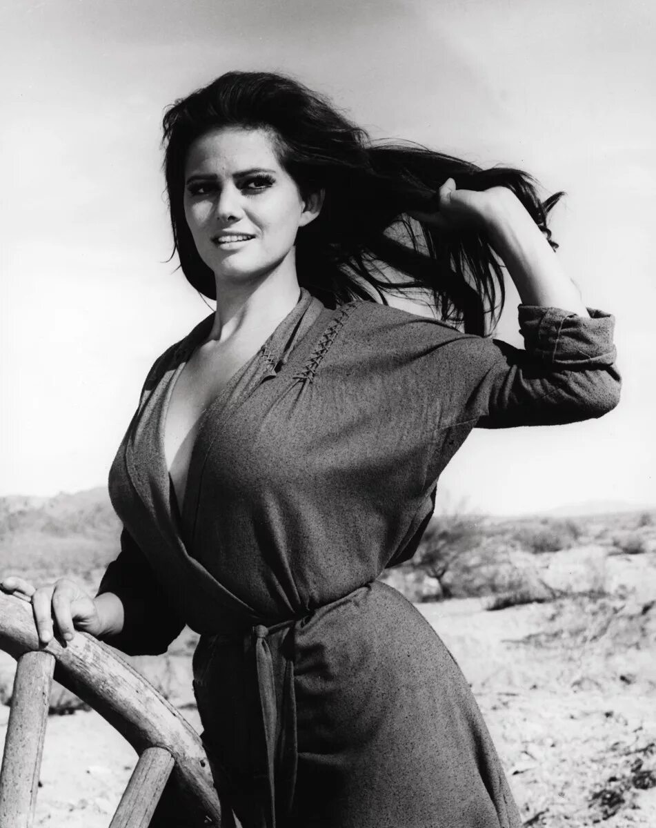 клаудиа кардинале в молодости. фарра фосетт в 70х. фарра фосетт. звезды 70 х годов. звезды 70 х годов.