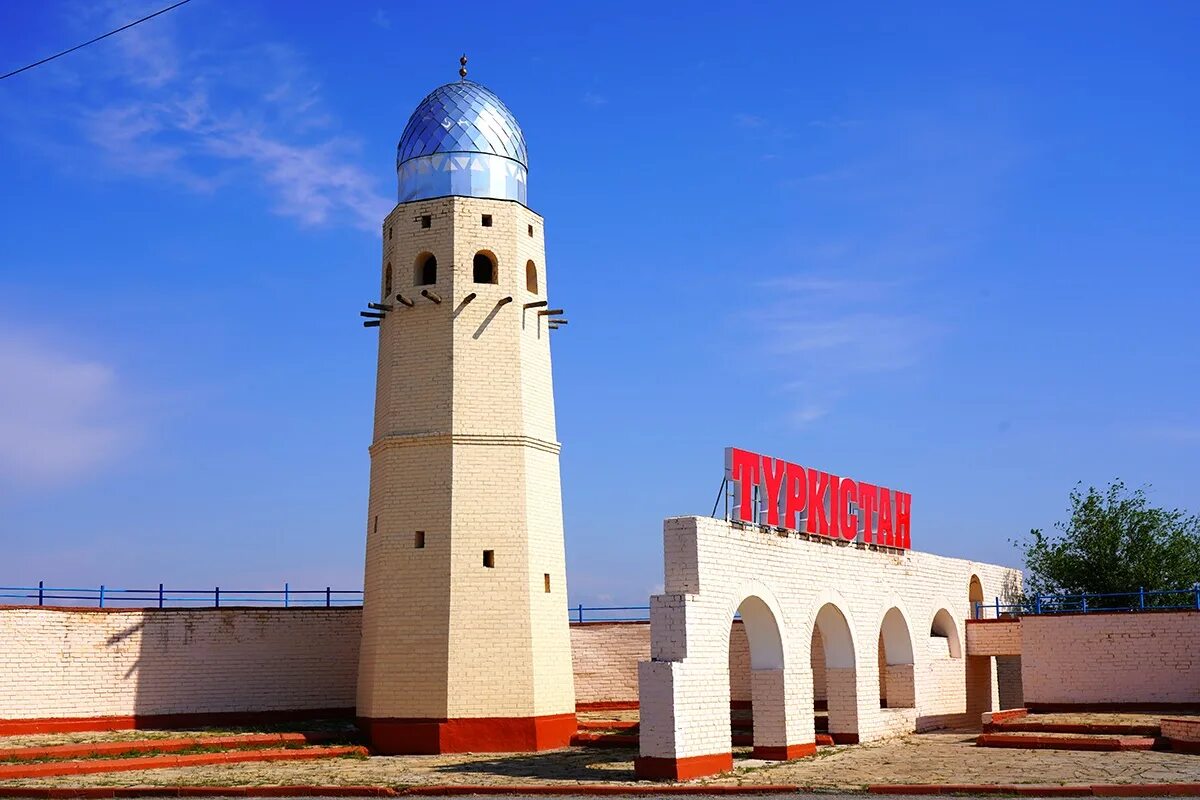 Туркестан город. Туркестан Сити. Туркестан город фото. Въезд в Туркестан.