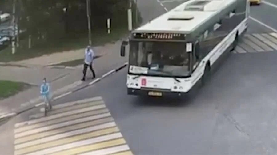Автобус сбил девочку в Химках. Автобус сбил девочку на пешеходном переходе.