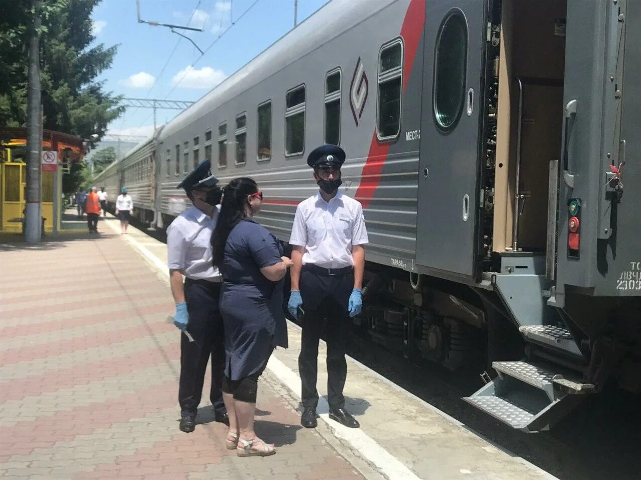 В крым с какого вокзала в москве. Гранд сервис экспресс Кисловодск Симферополь. Поезд Таврия Кисловодск Симферополь. Таврия Кисловодск Симферополь. Поезд Кисловодск Симферополь.