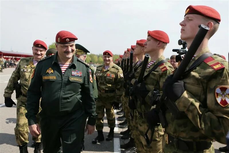 Росгвардия парадная. Сергей меликов одон. парадная форма росгвардии. росгвардия парад форма. парадная форма росгвардии на параде.