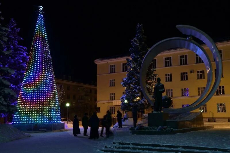 железногорск красноярский край зима. елка в железногорске красноярского края. парк железногорск красноярский. железногорск ледяной городок. железногорск красноярский край ледовый городок.
