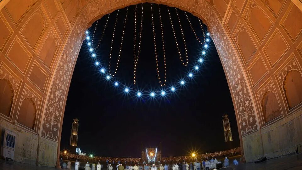 Ночь Лейлят Аль Кадр 2023. Рамазан ночью. Шатер Рамадана 2023. Фото мусульман.