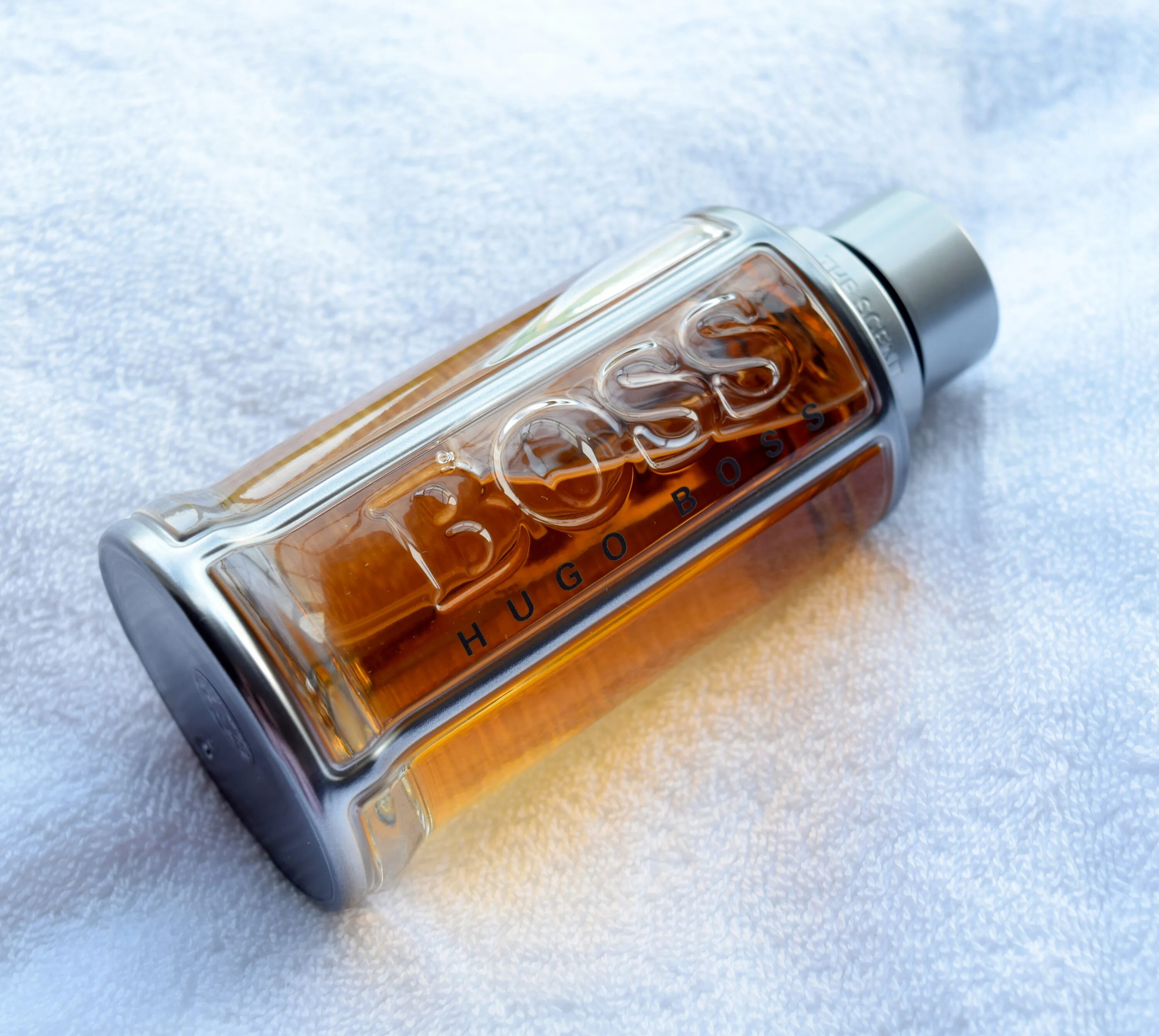 Hugo me. Ручка Boss the Scent духи. Boss elements Hugo Boss. Hugo Boss Parfums термостакан.