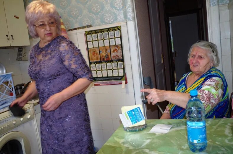 ворчливая свекровь. злая свекровь. анекдоты про свекровь и невестку. дважды свекровь. зимой свекровь беременную невестку высадила в поселке.