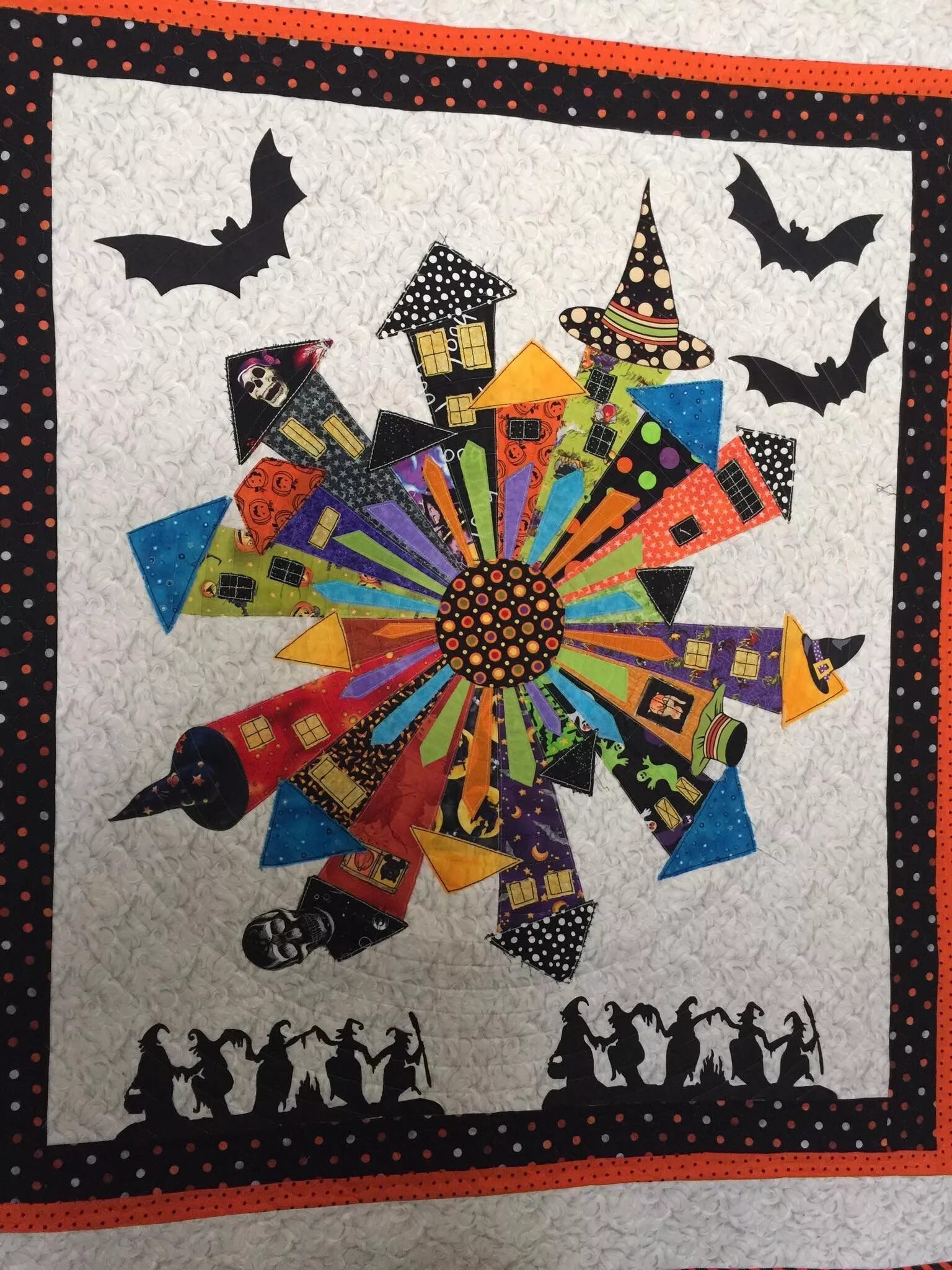 Patchwork halloween. Пэчворк дрезденская тарелка домики. пэчворк хэллоуин. пэчворк купон хэллоуин. patchwork halloween edition.