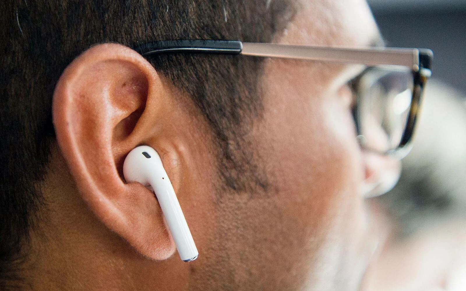 Наушники аирподс 3. Наушники беспроводные Apple AIRPODS. Apple AIRPODS Pro 2 in Ear. Apple AIRPODS 2.2 В ухе.