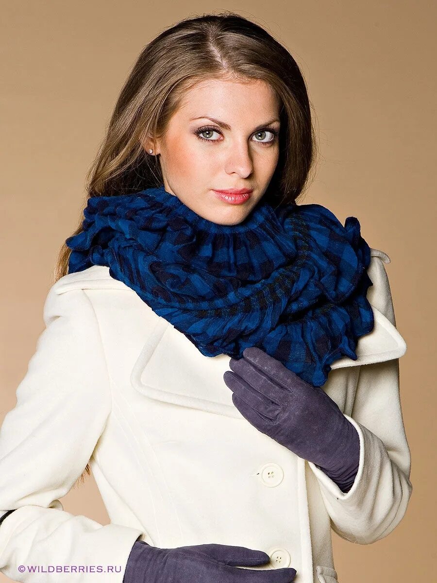 Выбрать шарф. Шарф женский, синий. красивые шарфы женские. шарф-палантин. девушка в шарфе.