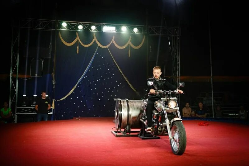 Цирк довгалюк. Цирк династии довгалюк. Семья довгалюк цирк. Цирк династии довгалюк ейск. Цирк довгалюк.