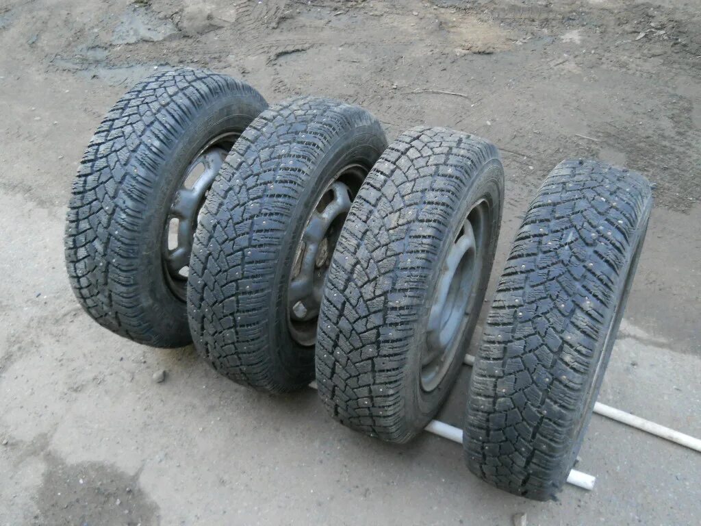 Купить автошину r14. 175/80 R14. Зимние шины 13 радиус. Резина зимняя шипованная р14. Колёса зимние шипованные 14 для ВАЗ 2107.