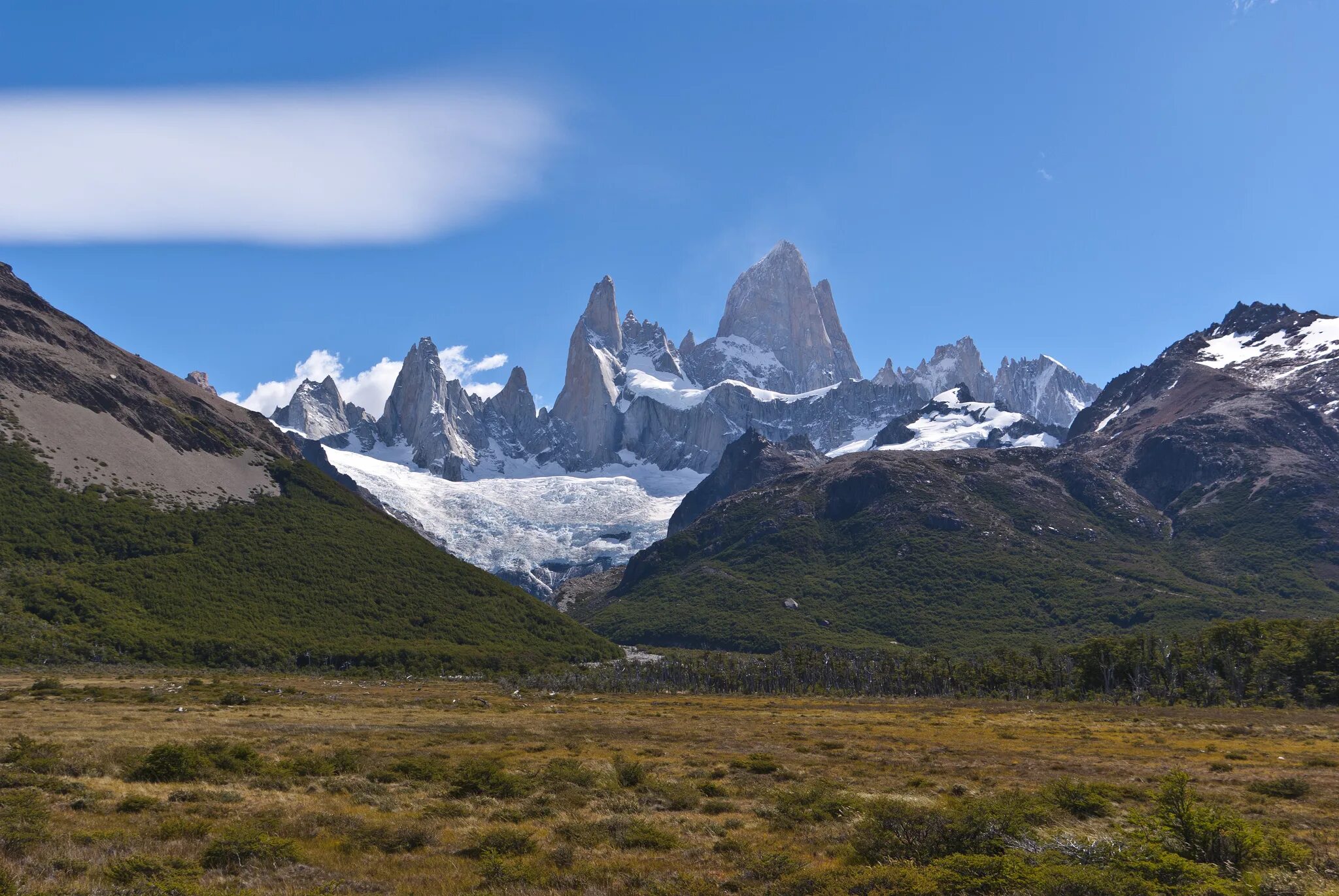 В какой стране находится гора анд. Гора Фицрой Аргентина. Андийские Кордильеры. Аргентина Анды Патагония. Горный Запад Анды.