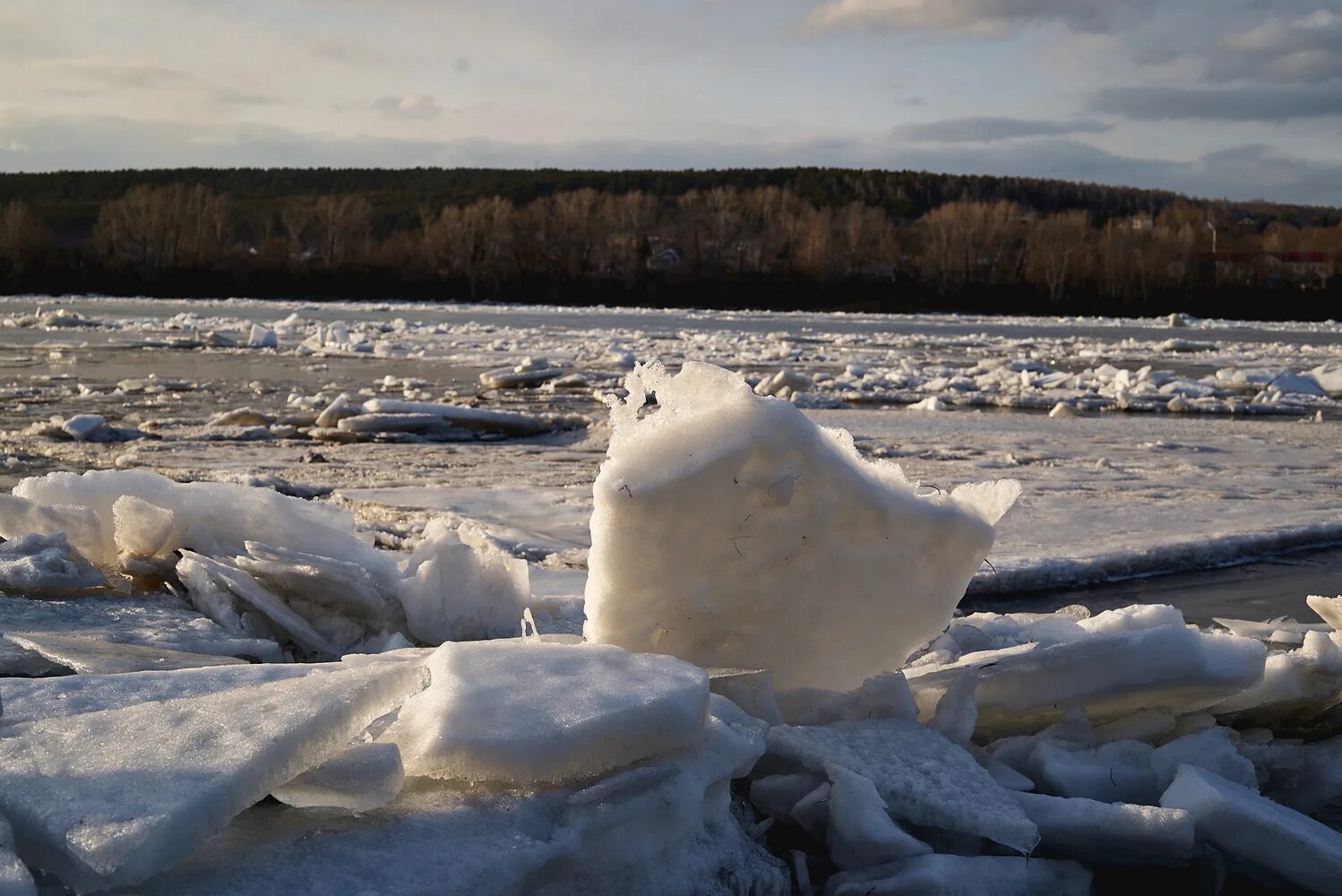 Ледоход в нижнем новгороде 2024. Ледоход на Томи Междуреченск. Ледоход на Чусовой ноябрь 2023. Макаров ледоход. Покажи ледоход.