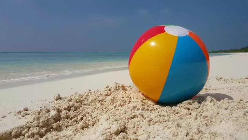 Beachball sit. Beach ball sitting. Woman on beachball. Воздушные шары на пляже. Beach ball sitting.
