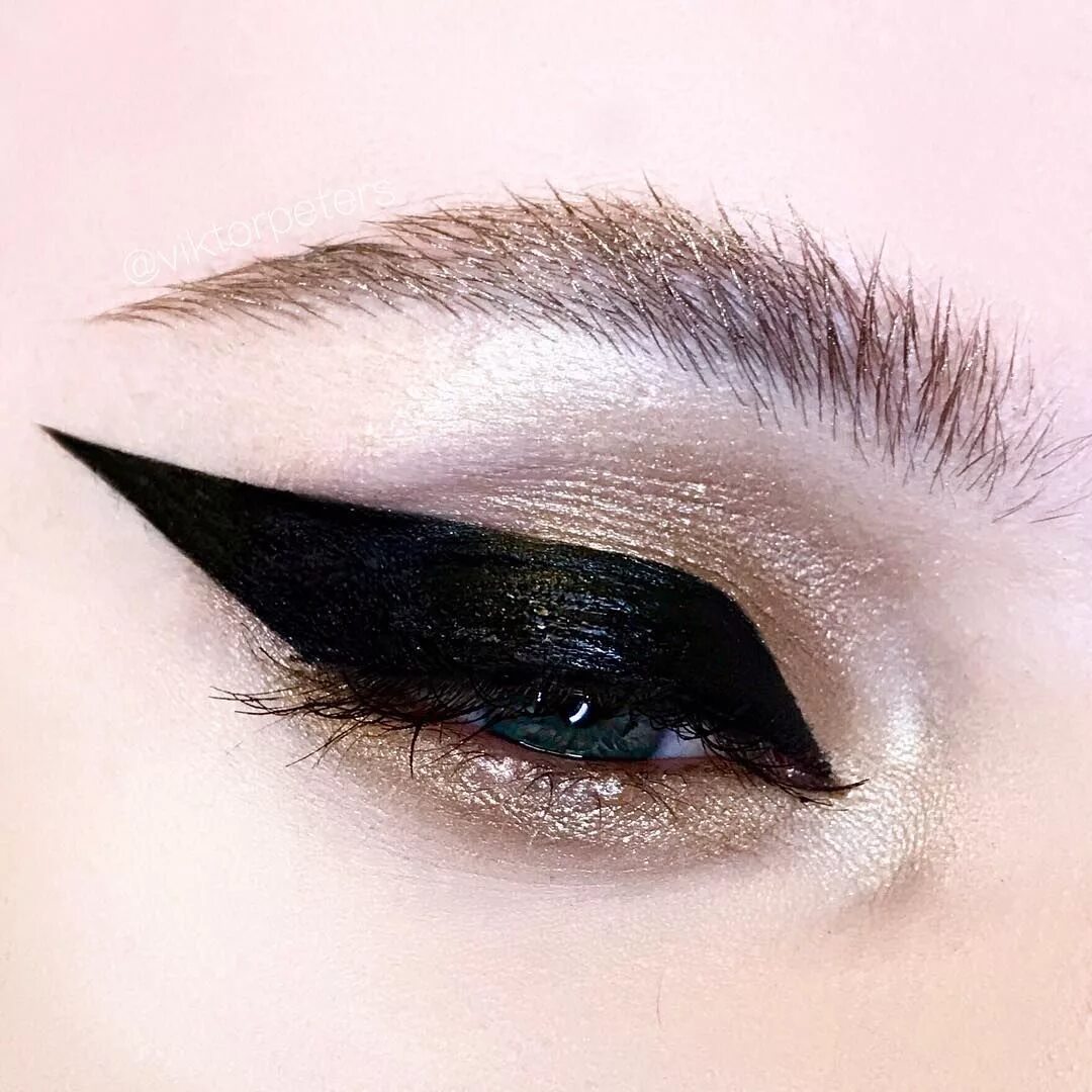 Black eyeliner. Широкие стрелки. Стрелки на глазах. Широкие стрелки на глазах.