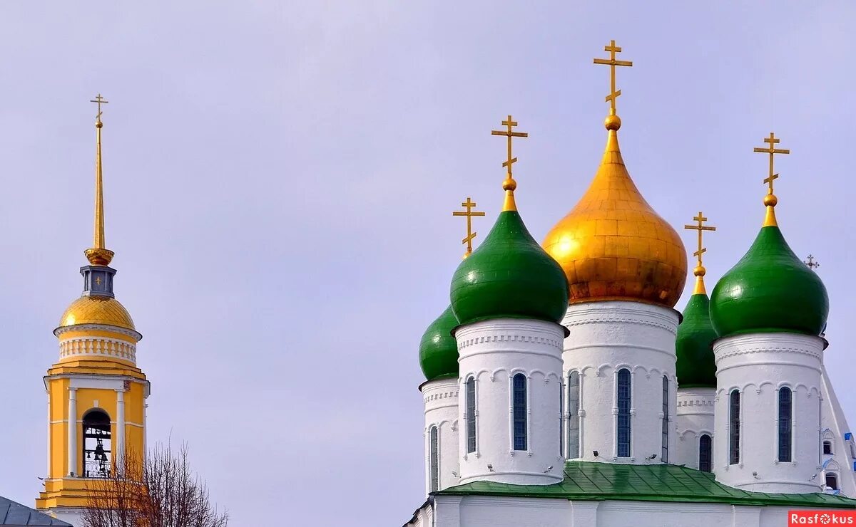 пятиглавый свято троицкий собор ростов. собор святой троицы зеленый купол. собор святой троицы зеленый купол. храм с зелеными куполами. церковь троицы зеленые купола.