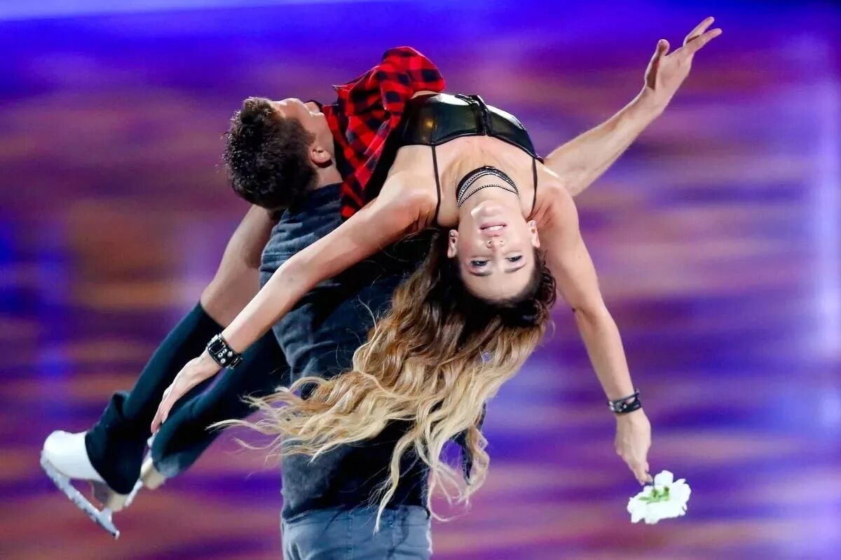 Бузова фото из клипов. Ольга бузова на шоу ледниковый период. Юлия меньшова я сама. Ольга бузова 2019. Бузова хоть на день позови.