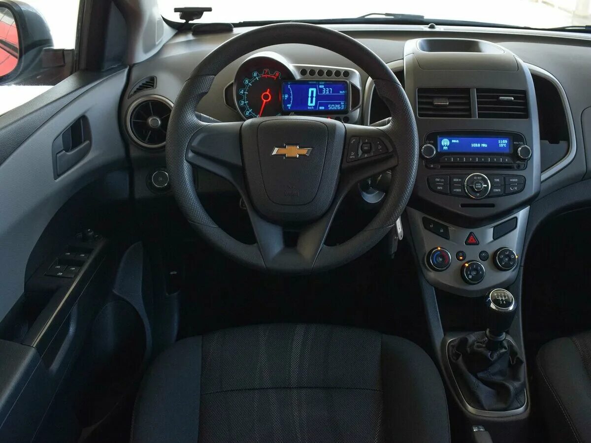 Шевроле авео поколения. Chevrolet Aveo 2014 салон. Chevrolet Aveo 2 поколения. Chevrolet Aveo салон. Chevrolet Aveo 2 салон.