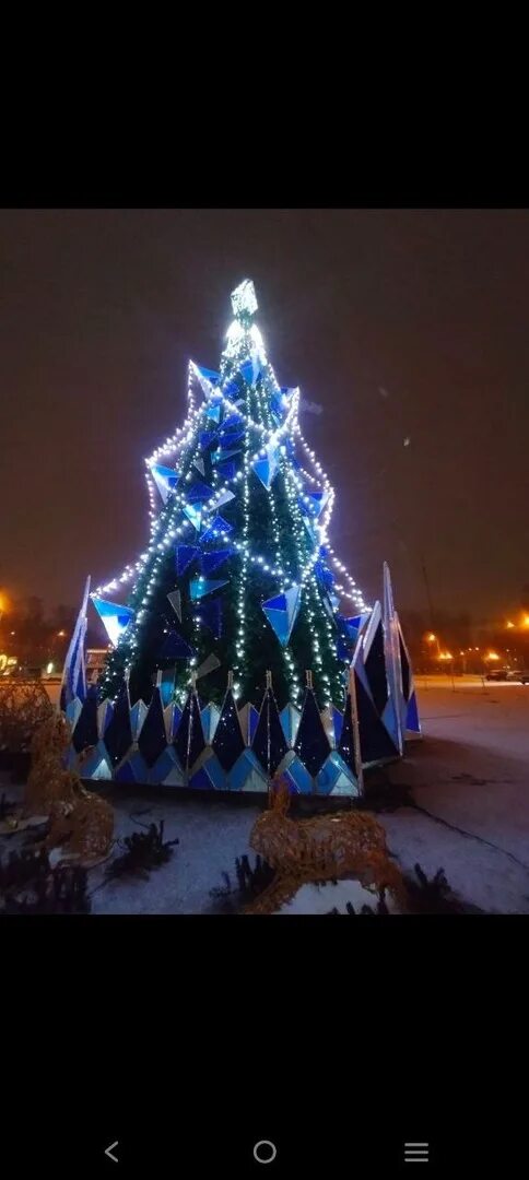 Елка в мытищах 2022. Елка в мытищах 2023. Новая елка на площади в мытищах. Новогодние фигуры. Новая елка на площади в мытищах.
