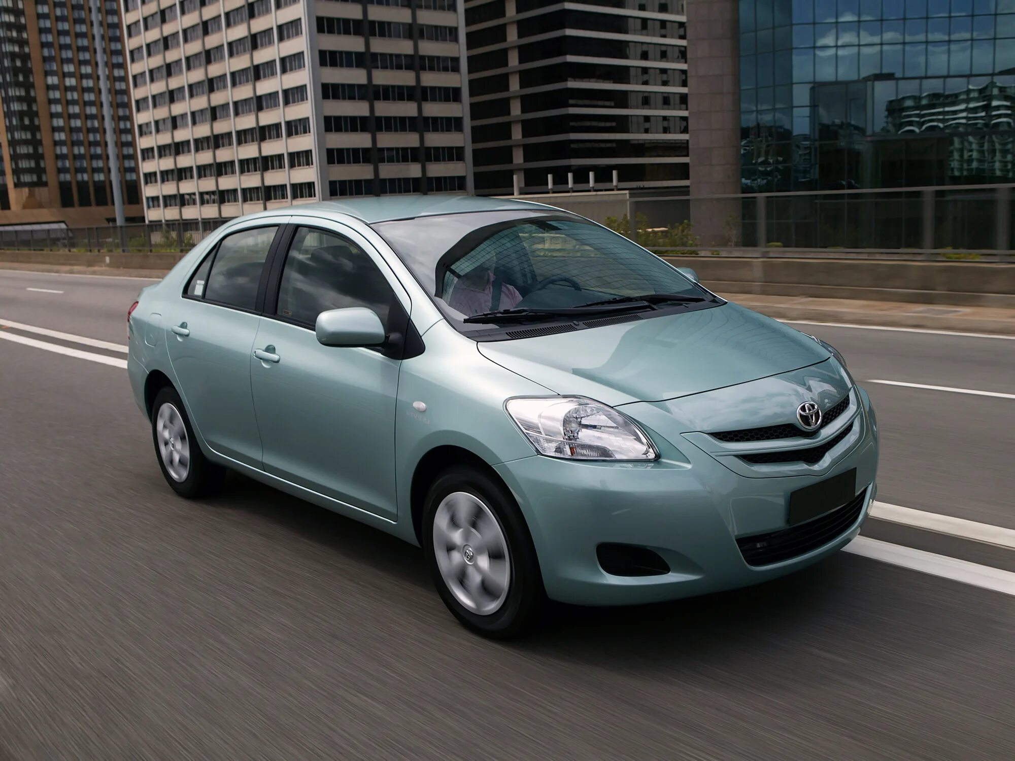 Тойота ярис 2006 хэтчбек. Тойота ярис 2 поколение. Toyota yaris 1. Toyota yaris 2009-2012 ii restyling. Toyota yaris 2011.