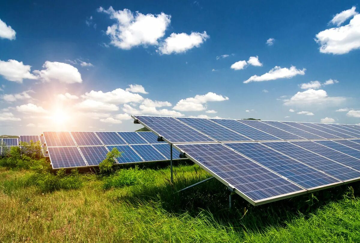 Солнечные батареи фото. Гелиоэнергетика и Солнечная энергия. Solar photovoltaic Panels. Solar Energy Солнечная батарея. Альтернативные источники энергии Солнечная энергия.