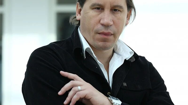 Уроженцы саратова. Памятник чернышевскому на московском. Уроженцы саратова. Поэты саратовской области. Сергей галайко саратов.