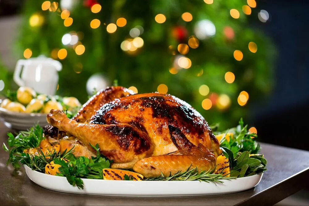 Курица с яблоками и апельсинами. . Рождественская индейка (Christmas Turkey) Ингредиенты. Красивые блюда. Блюда на новый год. Рождественская индейка запеченная.