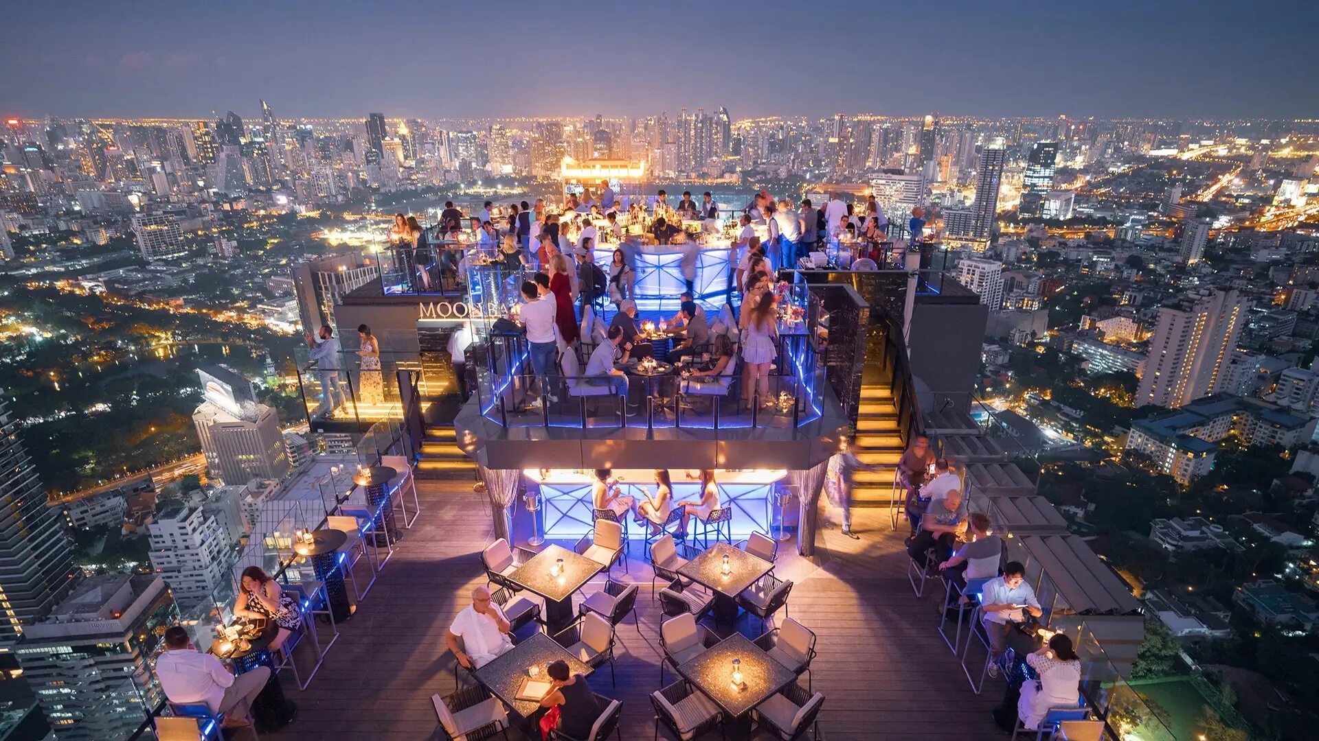 Кафе в бангкоке. Руфтоп бар Бангкок. Бангкок ресторан на крыше. Vertigo и Moon Bar Rooftop в Banyan Tree Bangkok. Sky Bar Бангкок.