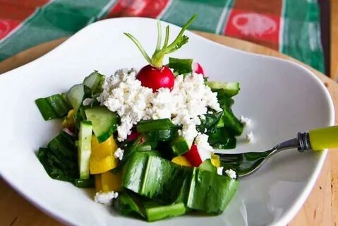 Салат с творогом и овощами