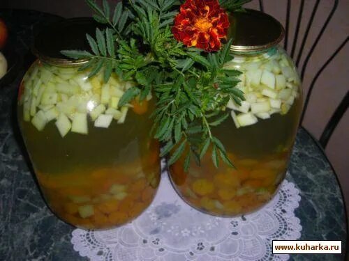 Омпот. Компот из кабачков и алычи. компот из ананасов. компот из кабачков со вкусом ананаса на зиму. компот из кабачков к обеду на столах.