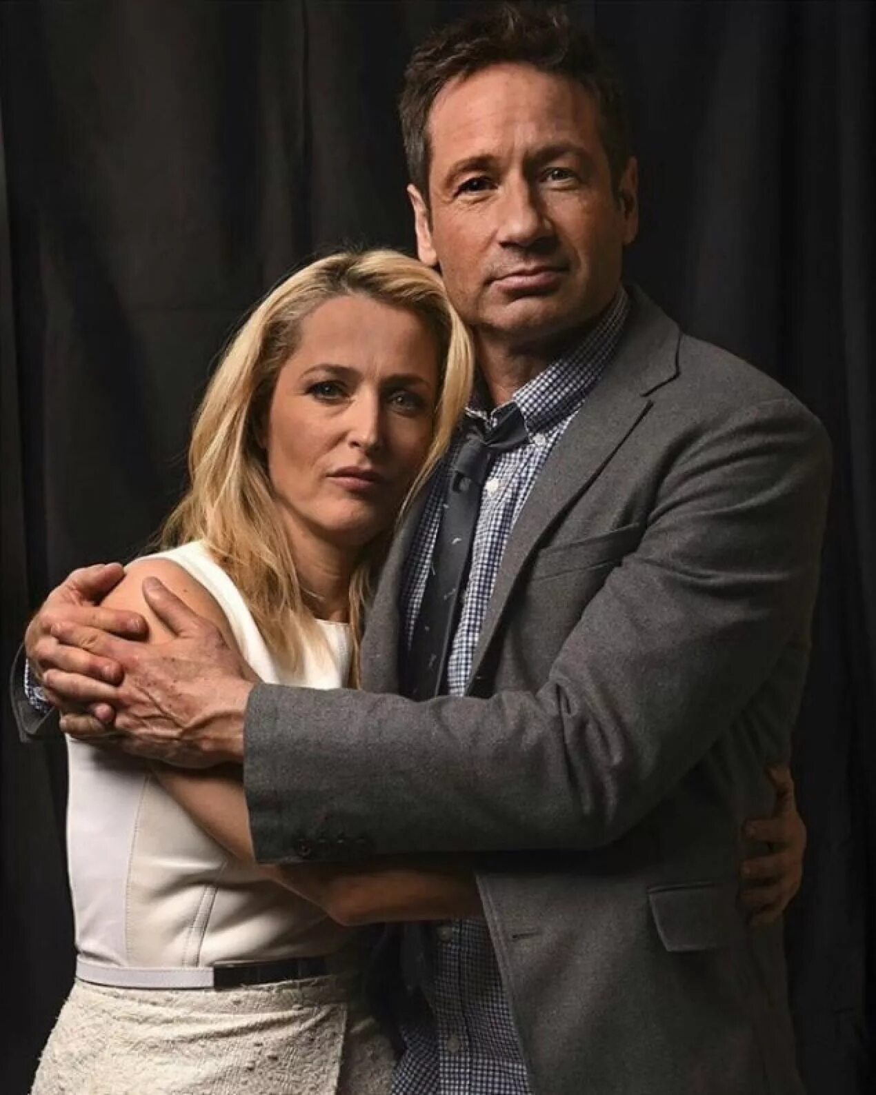 Дэвид духовны и джиллиан андерсон 2014. Джиллиан андерсон и дэвид духовны. Духовны и андерсон. Девил духовный и джилиа андерсен. Джиллиан андерсон и дэвид духовны.