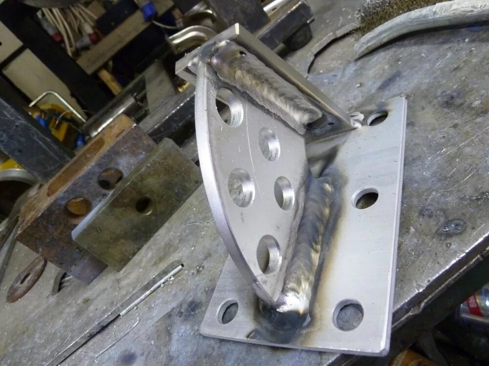 Крепеж косынка металл. Кронштейн сварка. Х-кронштейн для забора grand line zn 248х109х40 мм. Кронштейн сварка. Кронштейн wall bracket bat/asm.