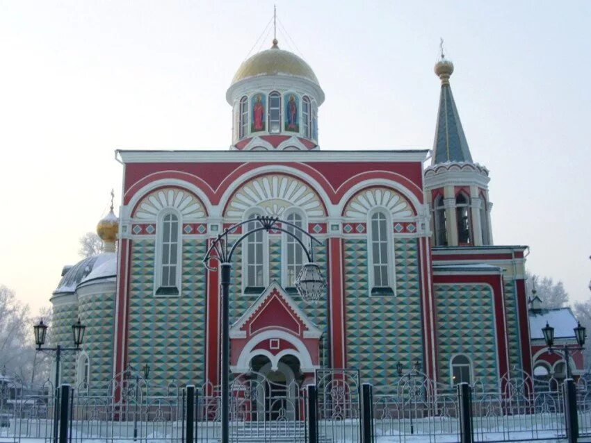 храм равноапостольных константина и. храм святых елены и константина в абакане. хакасия абакан сергиевская церковь. абакан градо абаканский храма. церковь святых равноапостольных константина и елены.