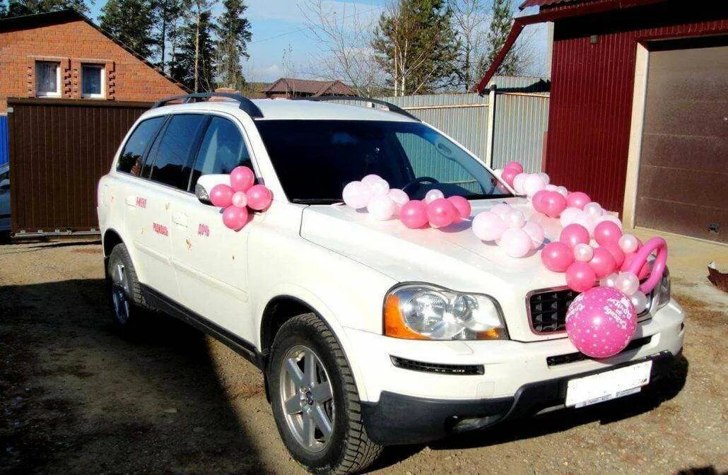 Купить машину оформить на жену. Украшение свадебных машин шарами. Украшение машины шарами на свадьбу. Украшение машины на свадьбу шариками. Украсить машину на свадьбу шарами.