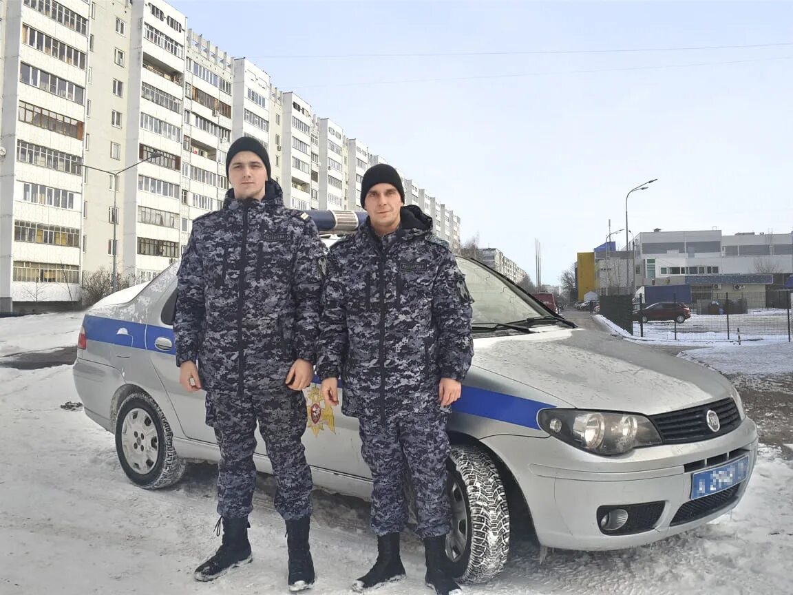 Полицейский с собакой. Росгвардия авто. Росгвардия патрульные. Охрана городе казани. Гку рт пожарная охрана республики татарстан шамратов биография.