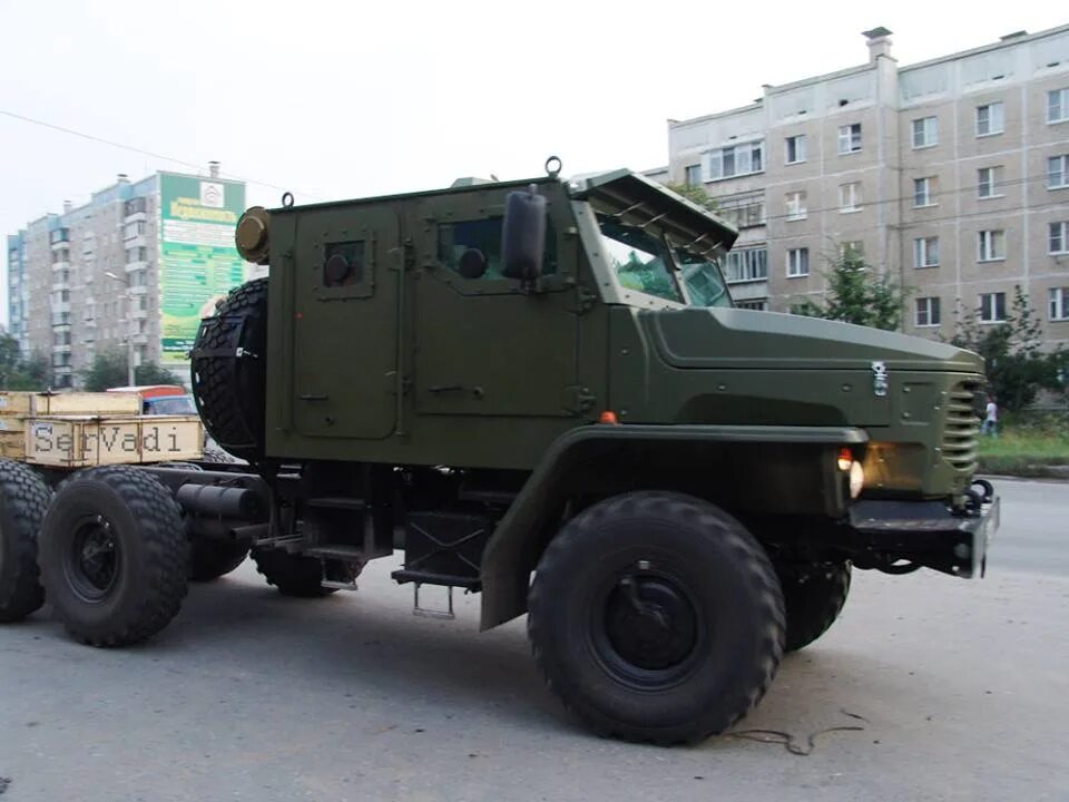 Урал мотовоз. Урал 4320 мотовоз. урал 4320 бронекабина. урал-4320 бронированный кабина.