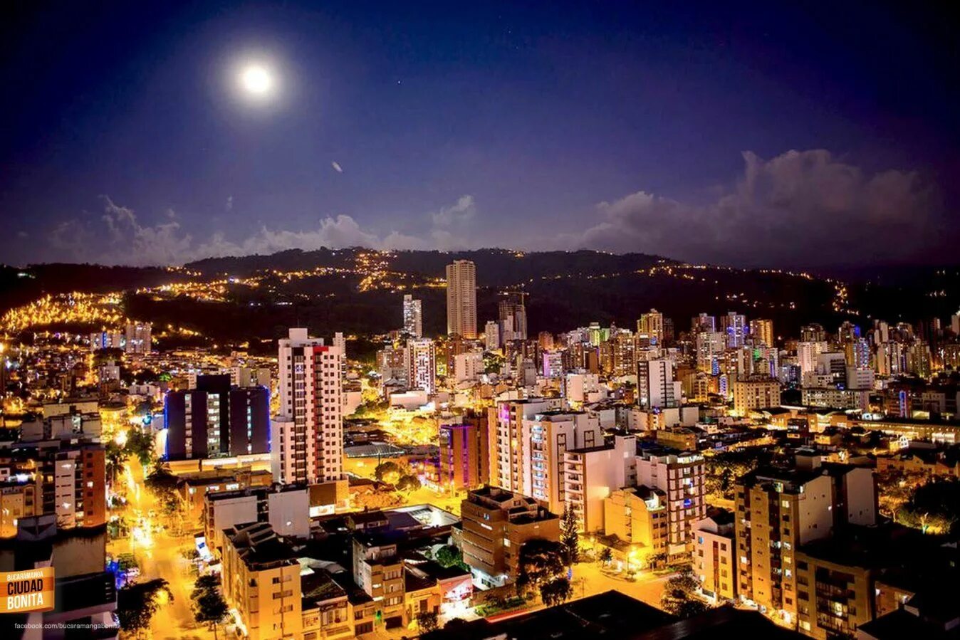 Букараманга Колумбия. Букараманга ночью Колумбия. Колумбия Медельин ночная панорама. Улицы Колумбии Букараманга Сантандер. Крупные города колумбии