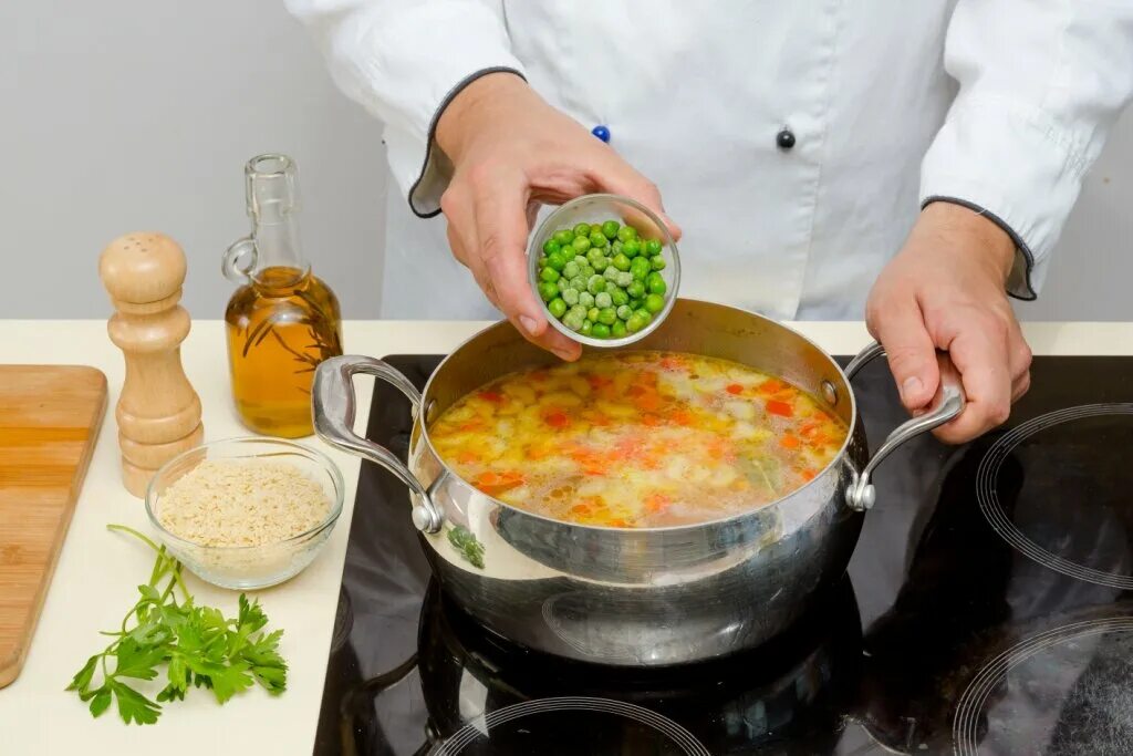 Готовка пищи. Солить еду. Здоровая кухня. Весенний рацион. Соль для еды.
